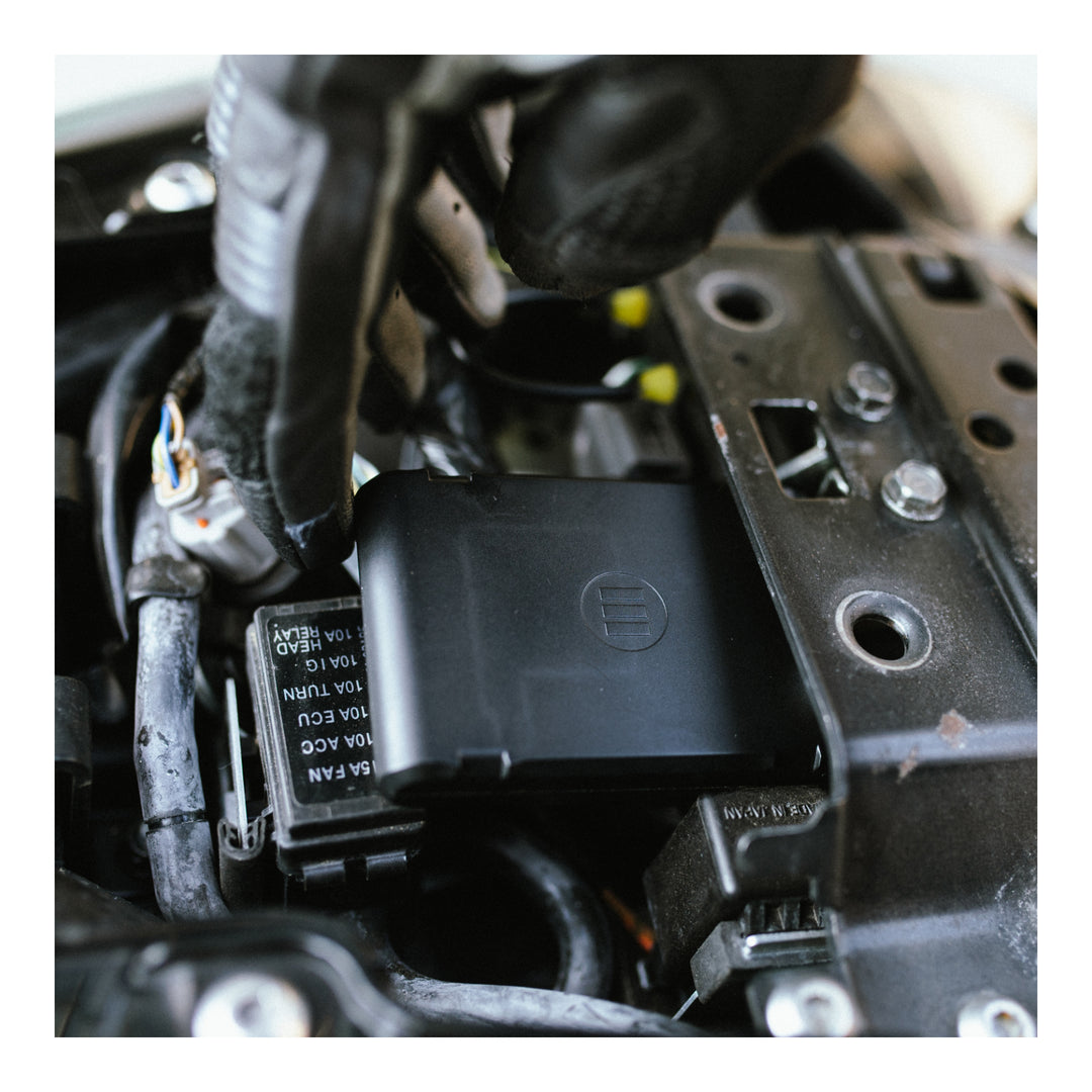 Monimoto 7 Smart Motorcyle GPS Tracker - Amazon Plus 3 Edition